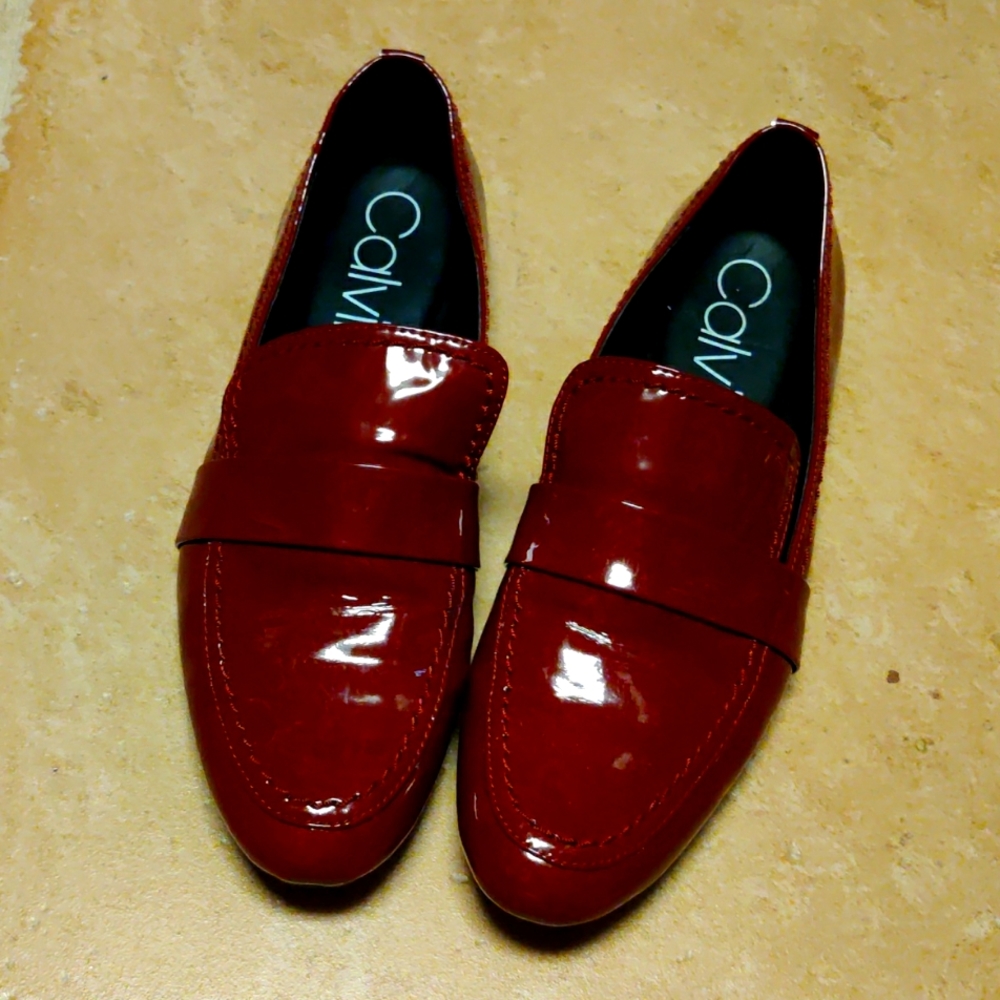 Patent leather burgundy loafer